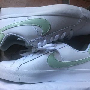 Nike Court Royale AC